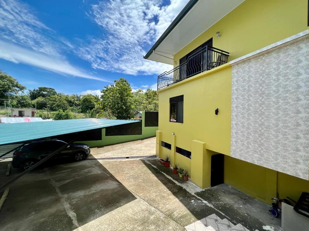 Yellow House Quepos Bagian luar foto