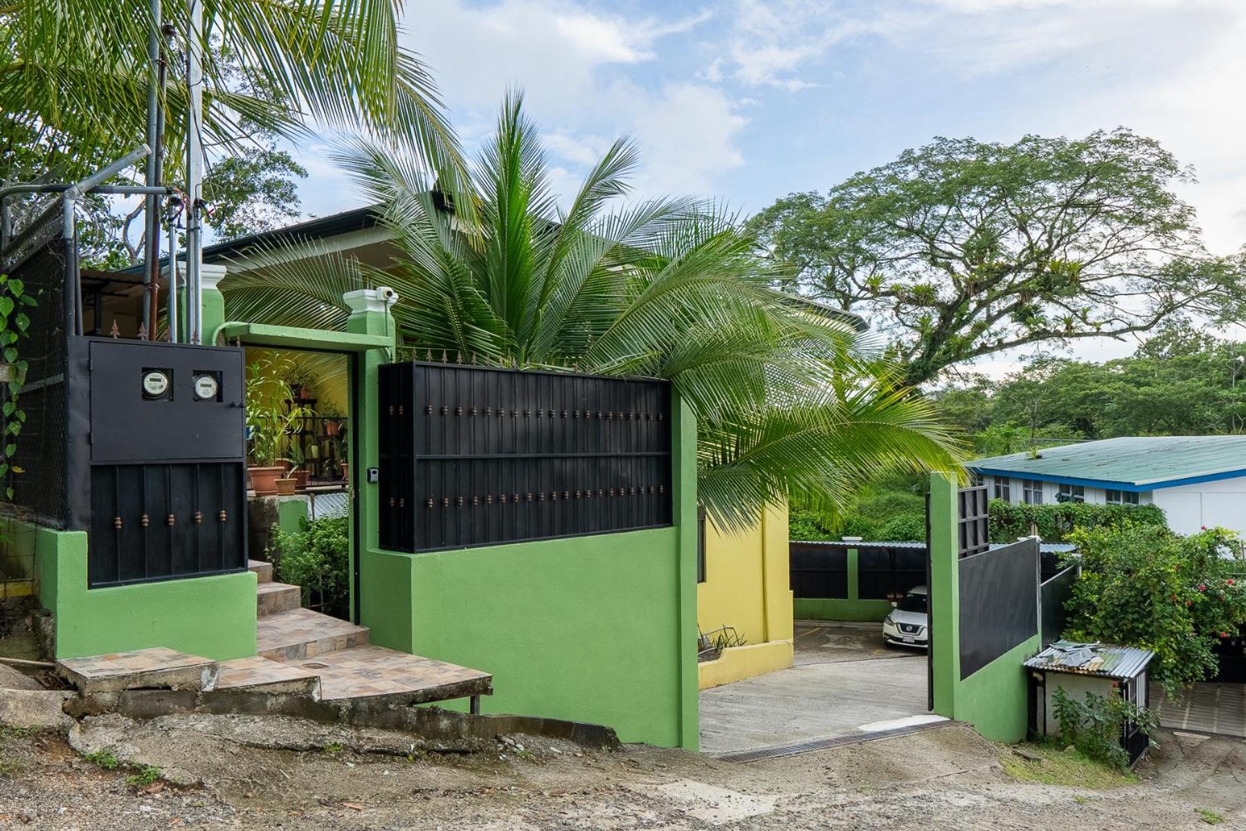 Yellow House Quepos Bagian luar foto